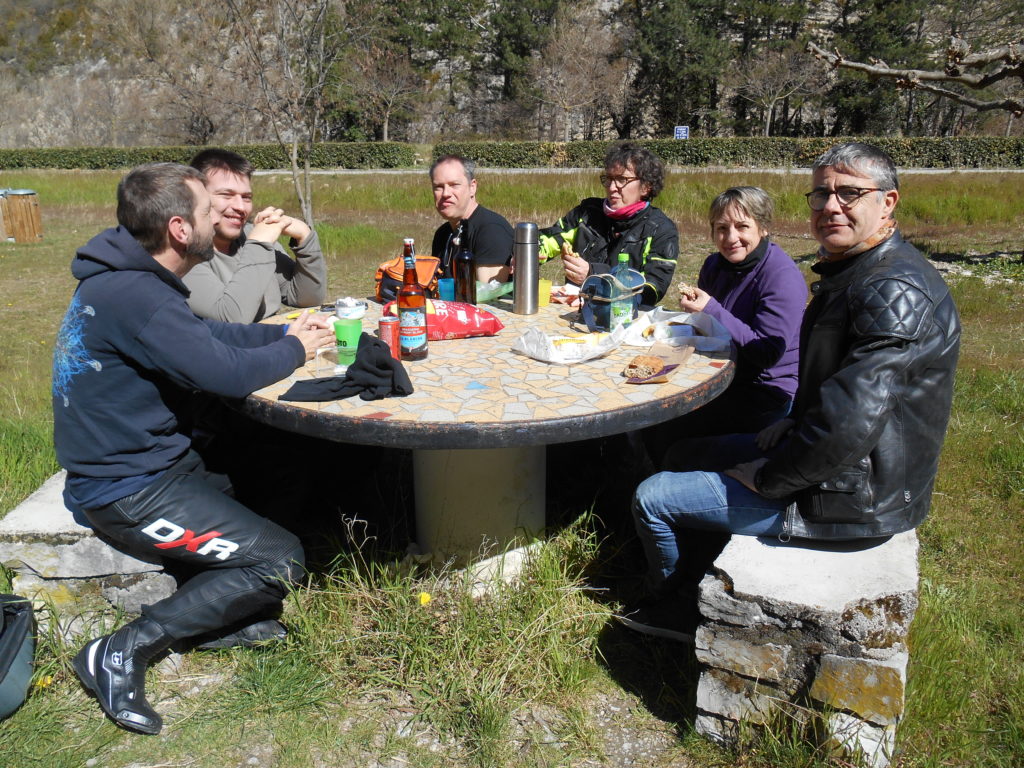 Ouverture des balades de la FFMC26/07 ! 3 Pique nique au soleil