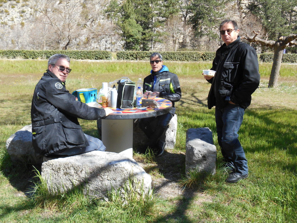 Ouverture des balades de la FFMC26/07 ! 4 Pique nique au soleil 3