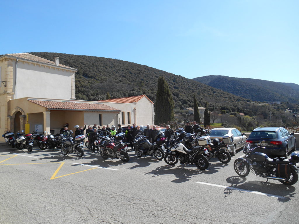 Ouverture des balades de la FFMC26/07 ! 2 Une pause a Rousset les Vignes