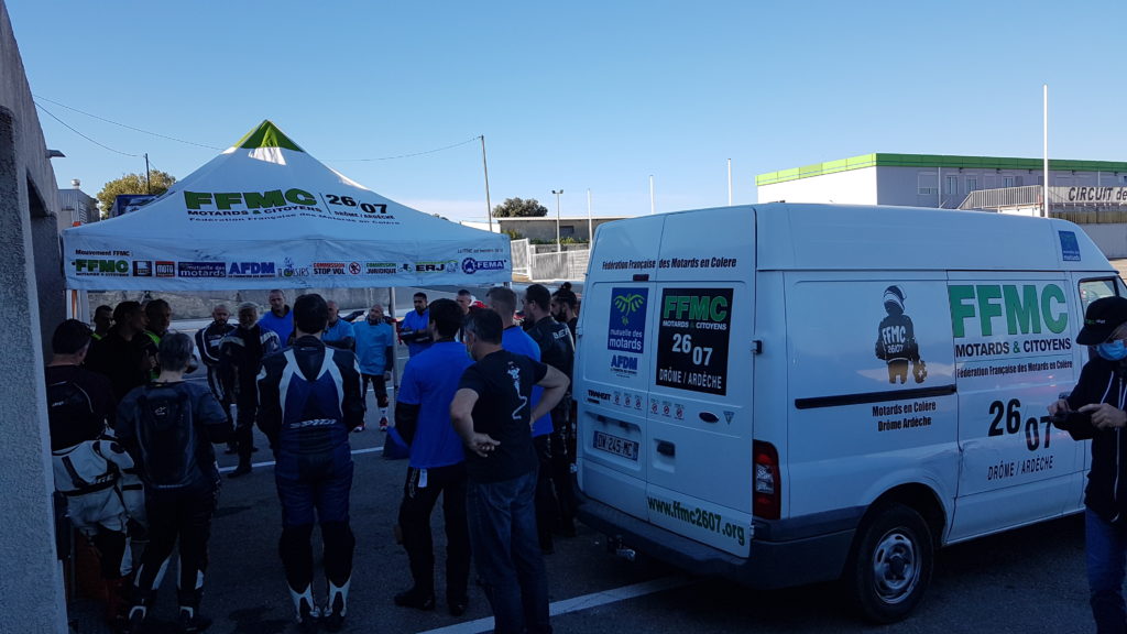 Journée FFMC sur le circuit de Lédenon 3 20210922 091515