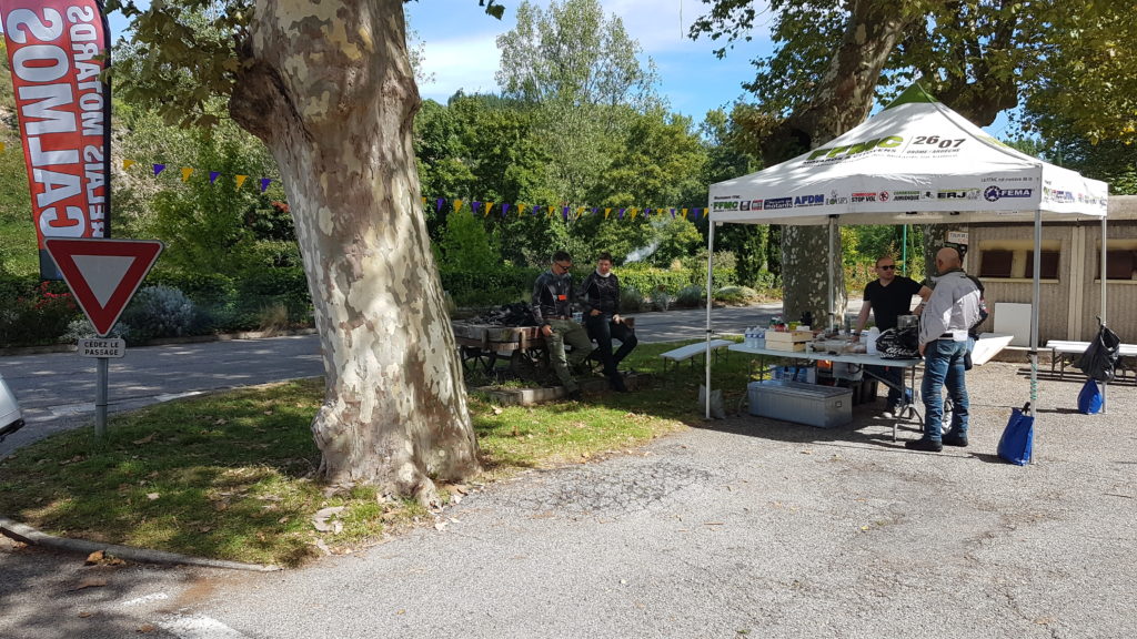 Relais motards calmos à Lamastre 3 20220821 115812
