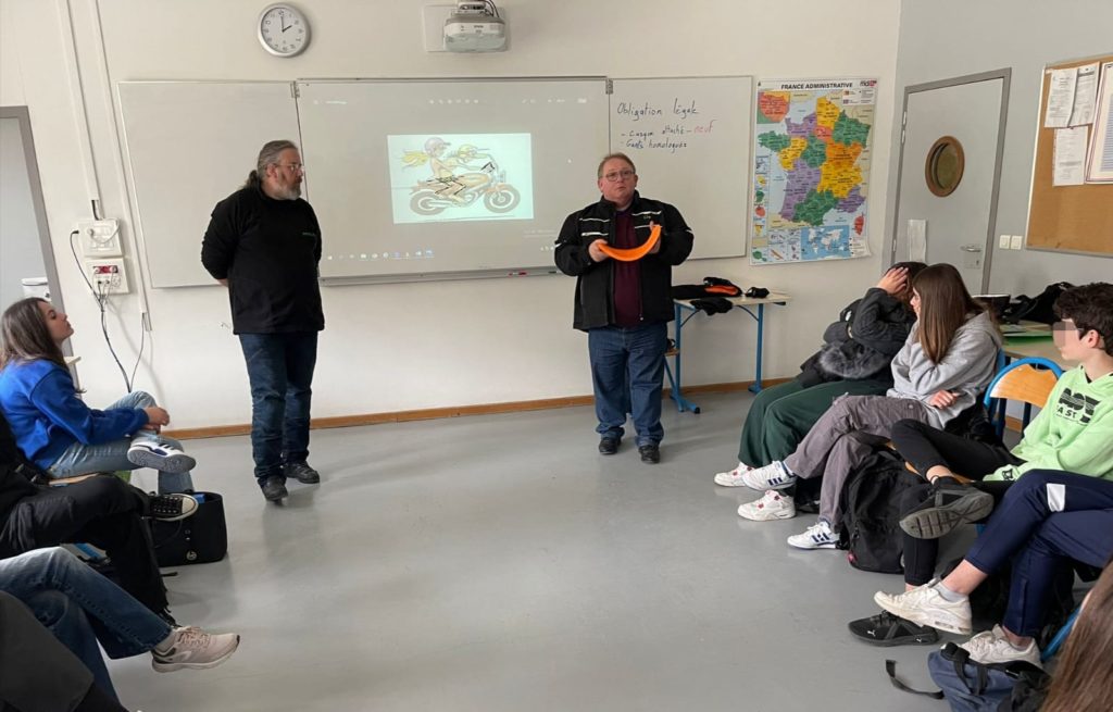 ERJ au collège de St PERAY 10 IMG 20230301 WA0001