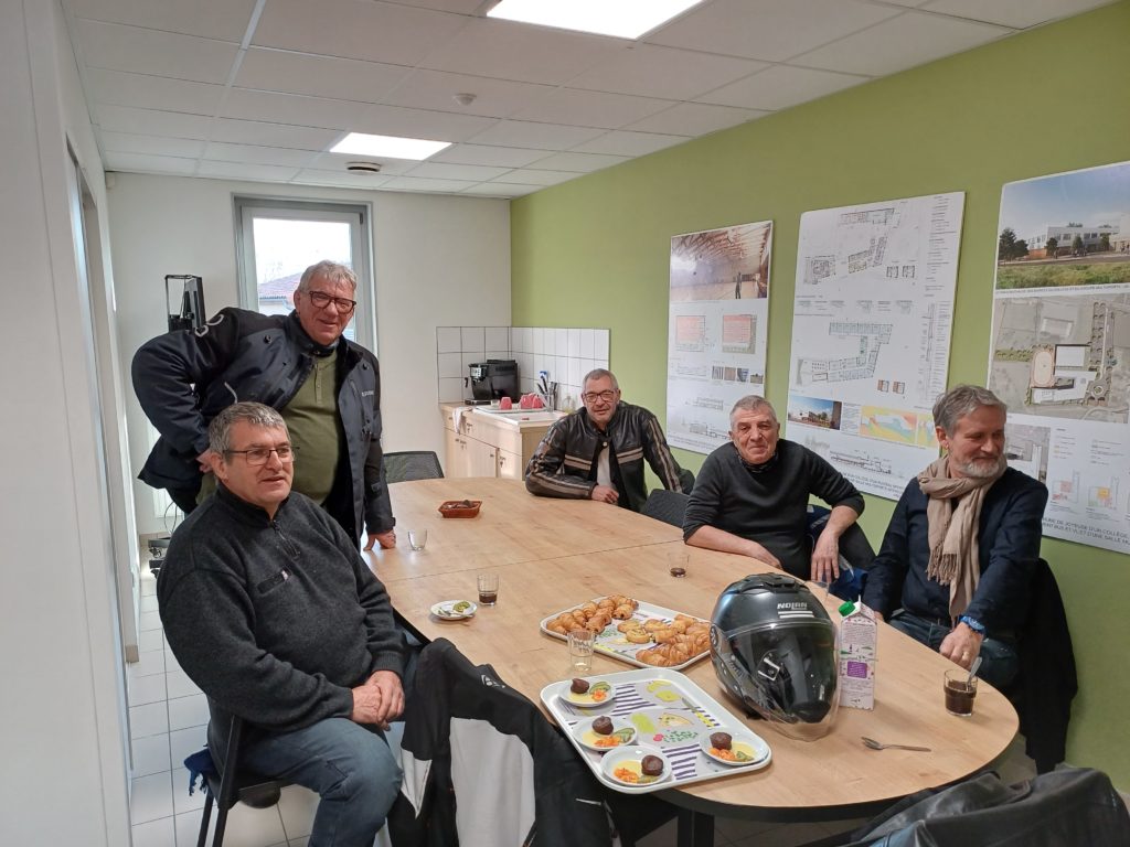 Sensibilisation au collège de Joyeuse (07) 1 2024 03 18 ERJ a Joyeuse