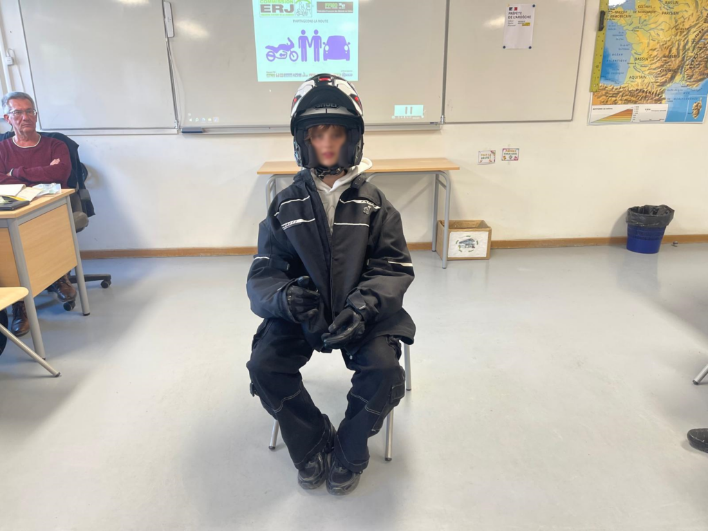 ERJ: sensibilisation au collège de St PERAY 3 erj St peray 2025.3